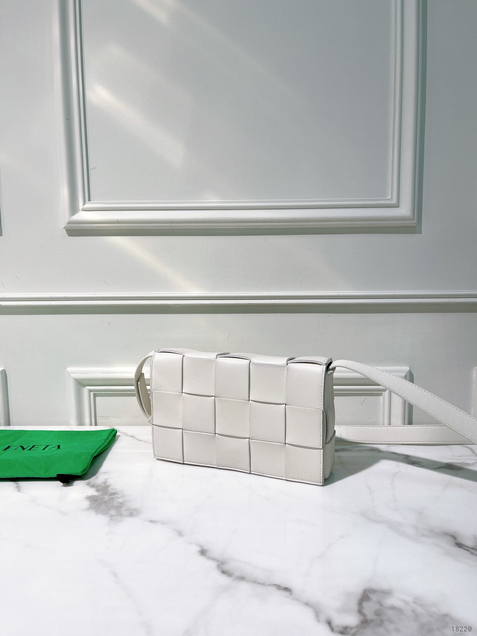 BOTTEGA VENETA CLASSIC CASSETTE, White