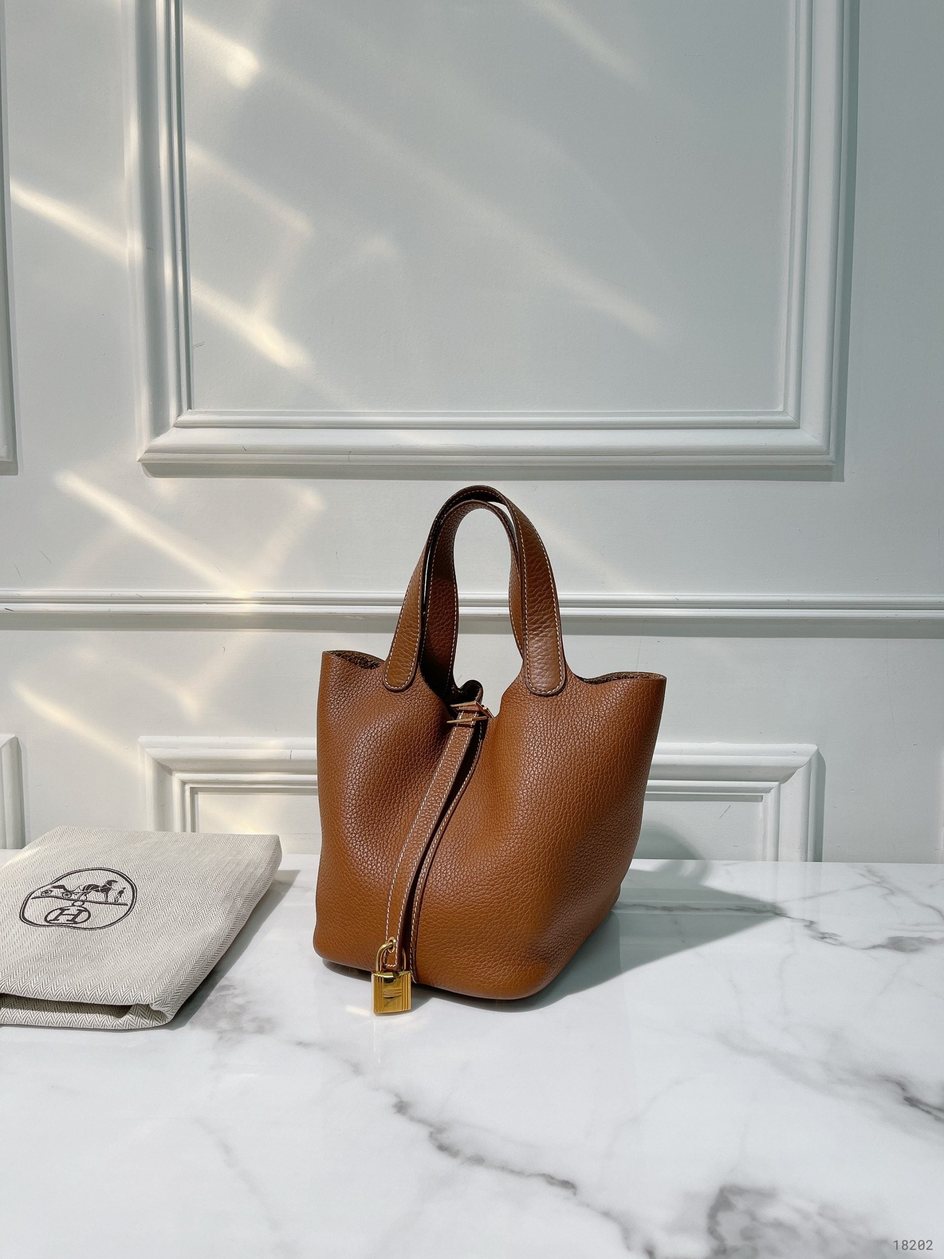 HERMES PICOTIN 18, Gold/Gold (No Key)