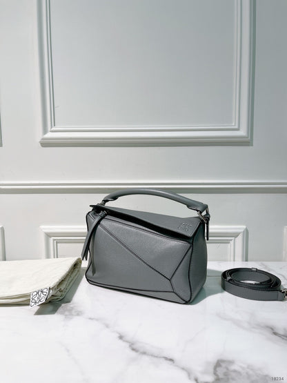 LOEWE SMALL PUZZLE EDGE BAG, Grey
