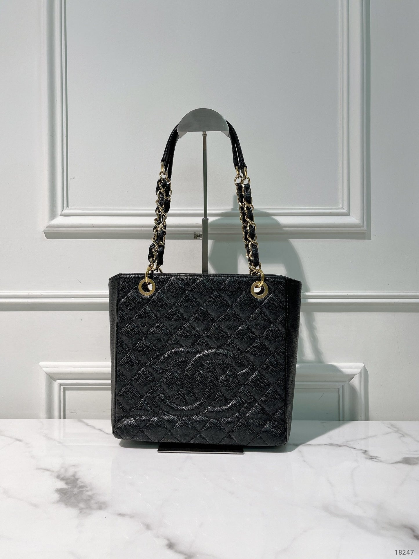 CHANEL PETIT SHOPPING TOTE, Black/Gold