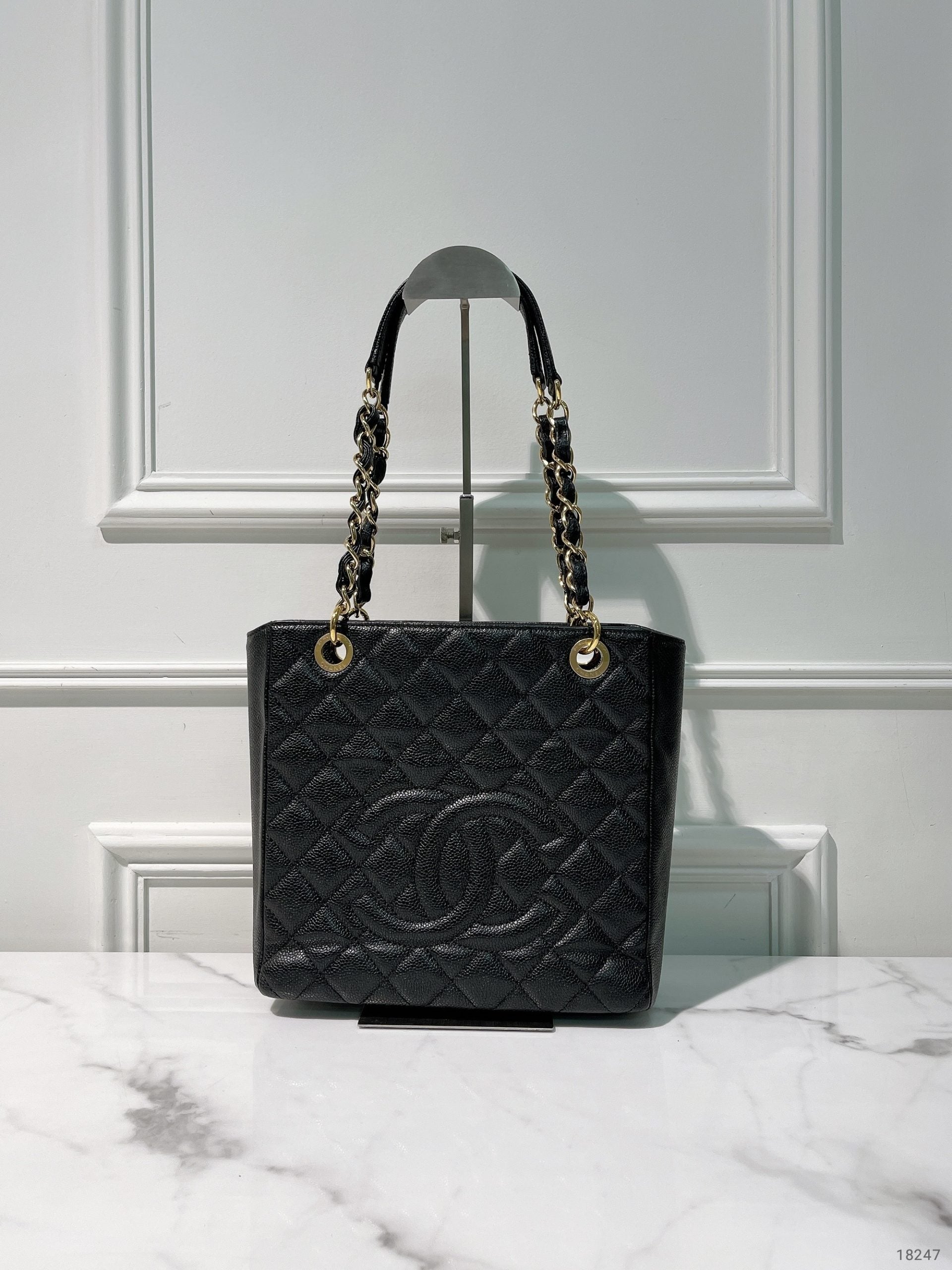 CHANEL PETIT SHOPPING TOTE, Black/Gold