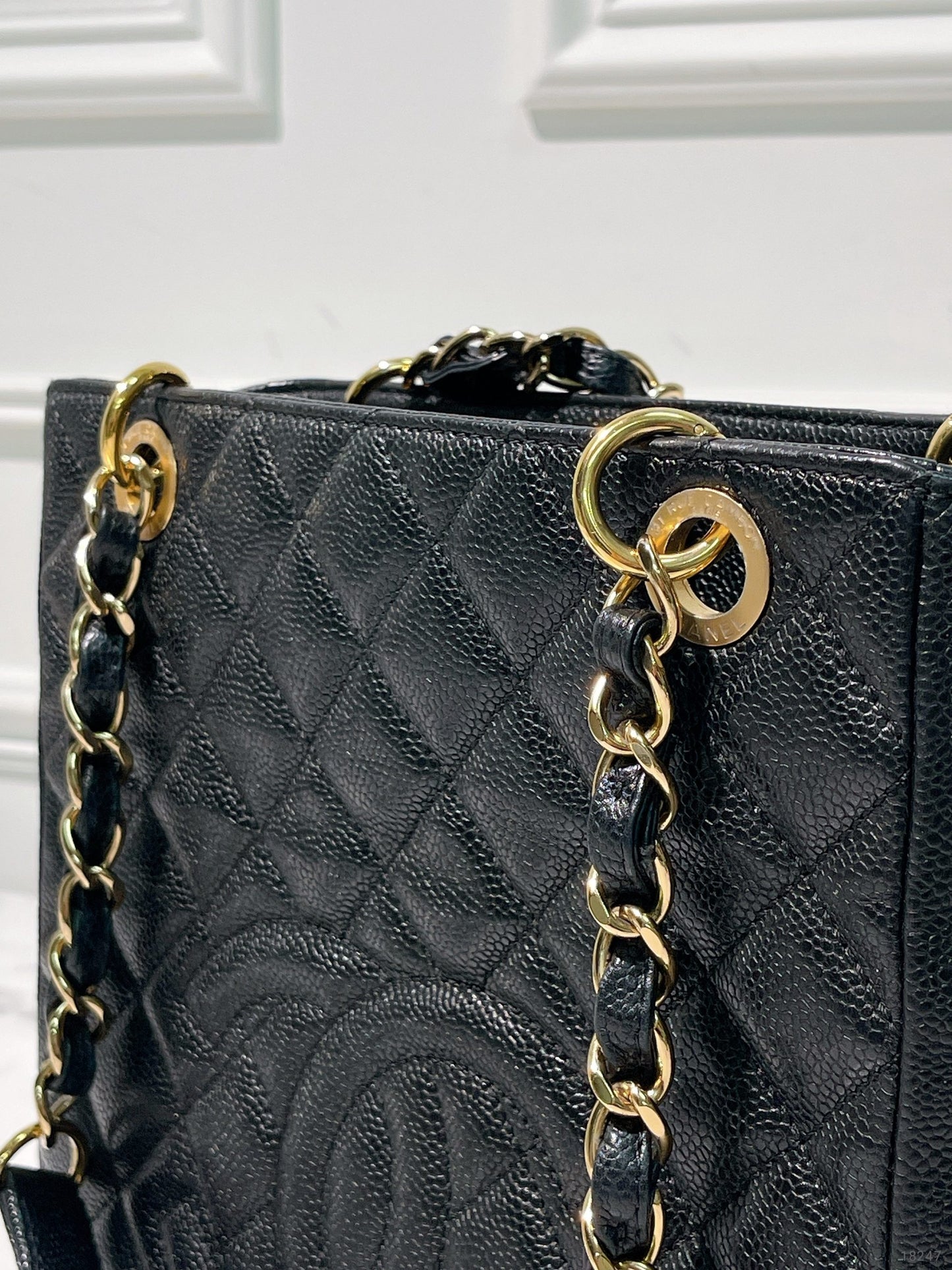 CHANEL PETIT SHOPPING TOTE, Black/Gold