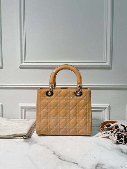 DIOR MEDIUM LADY DIOR BAG, Beige/Silver