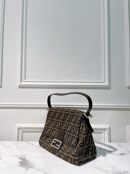 FENDI VINTAGE SHOULDER BAG