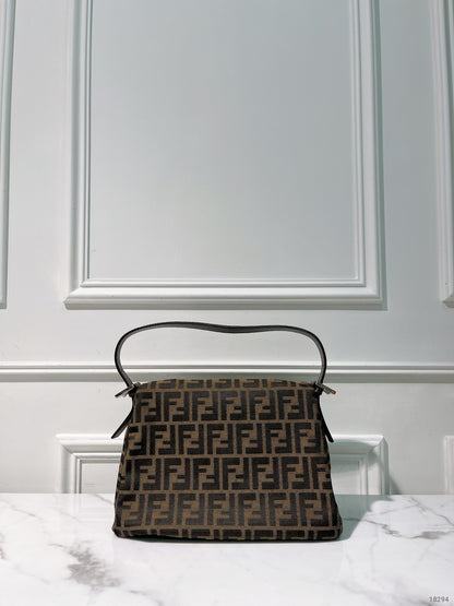 FENDI VINTAGE SHOULDER BAG