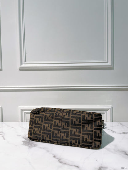 FENDI VINTAGE SHOULDER BAG