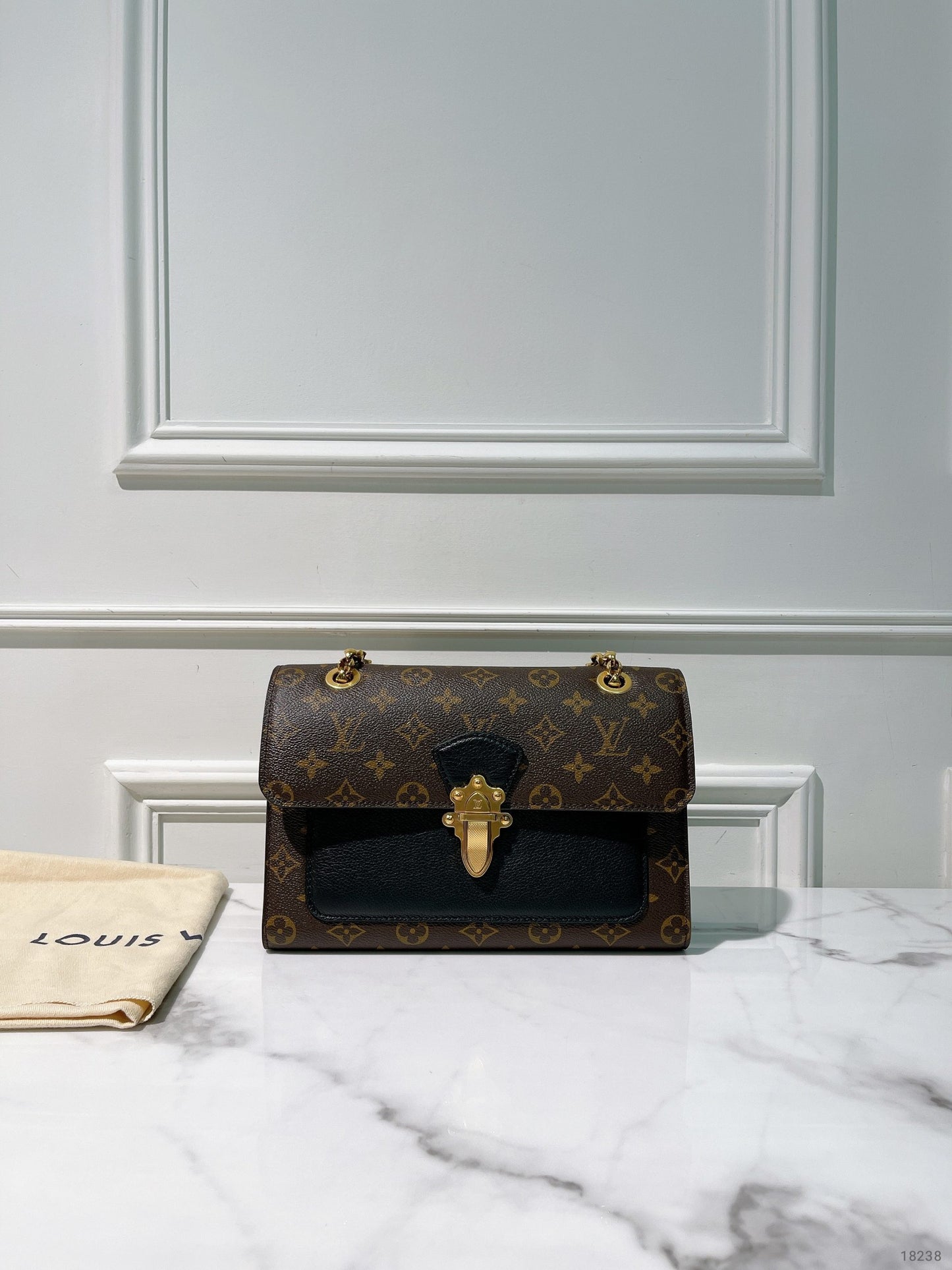 LV VICTOIRE, Monogram