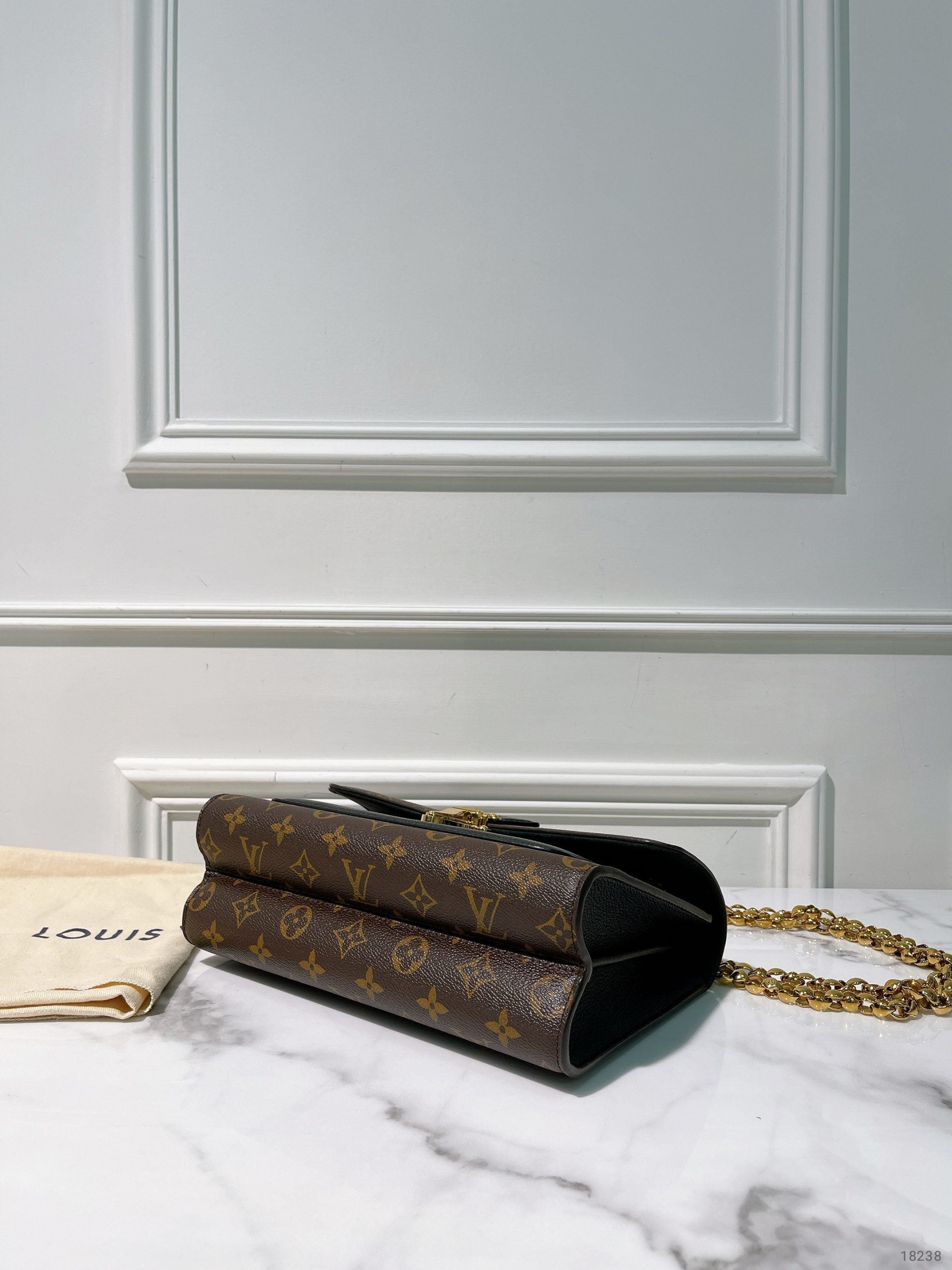 LV VICTOIRE, Monogram