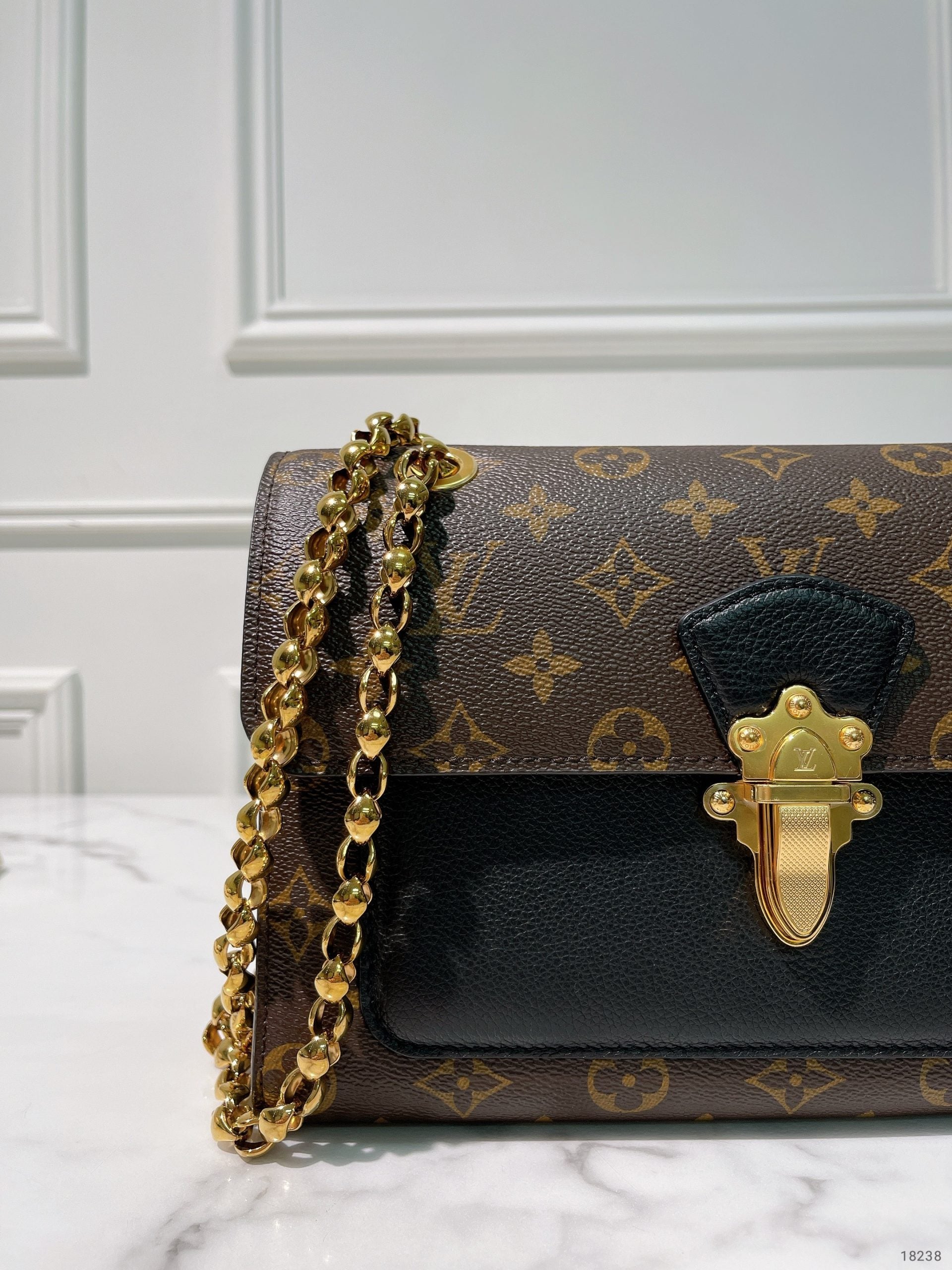 LV VICTOIRE, Monogram