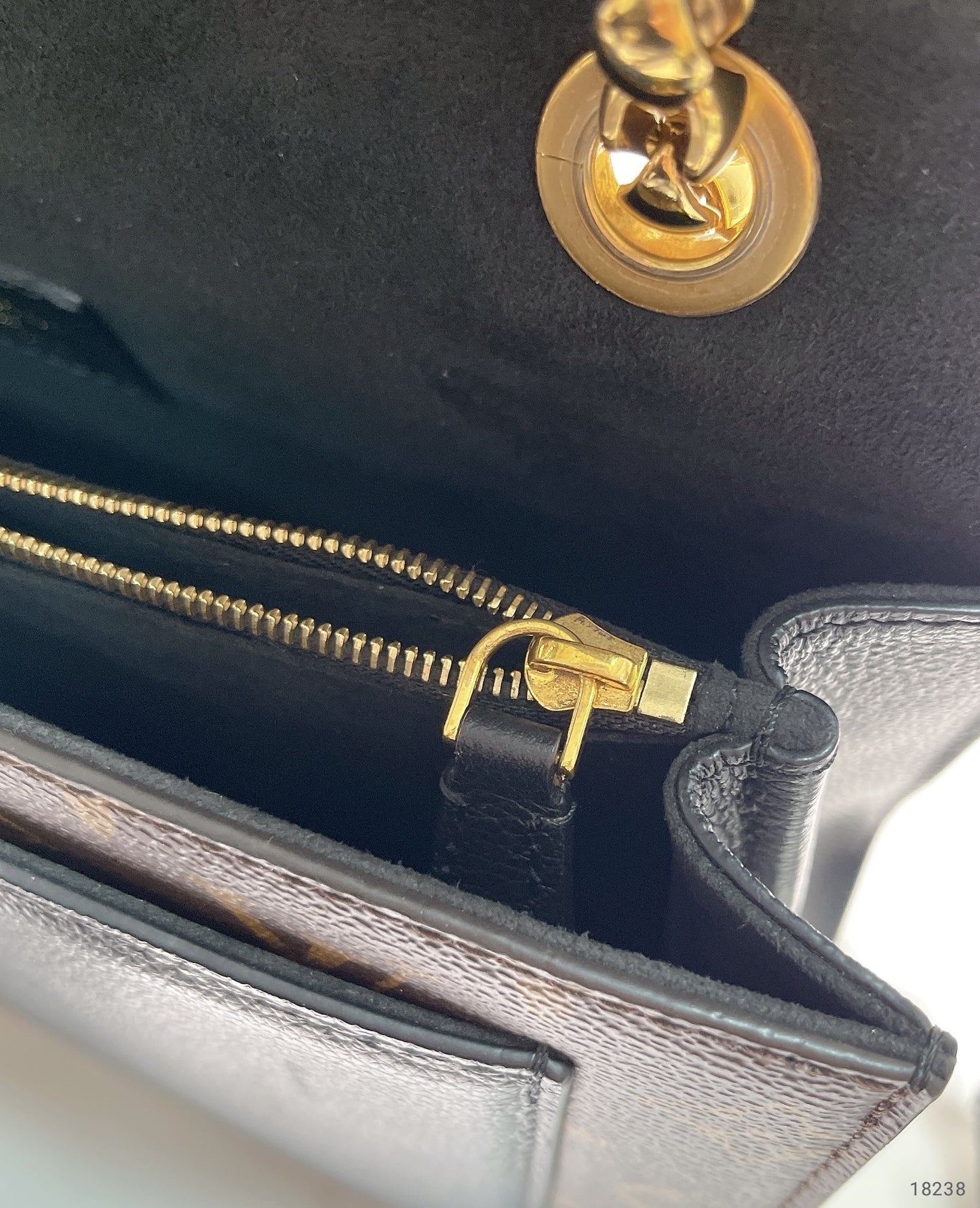 LV VICTOIRE, Monogram