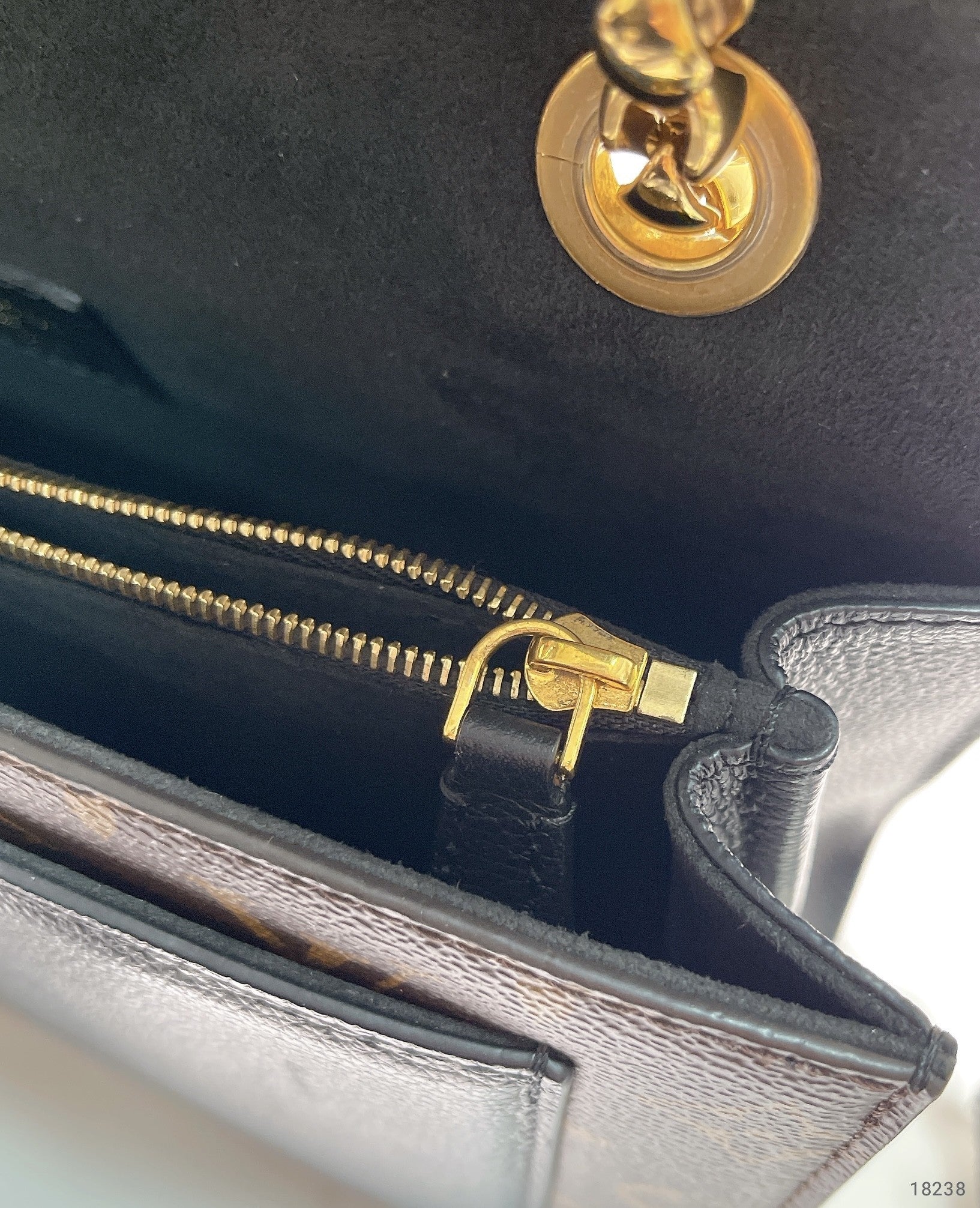 LV VICTOIRE, Monogram