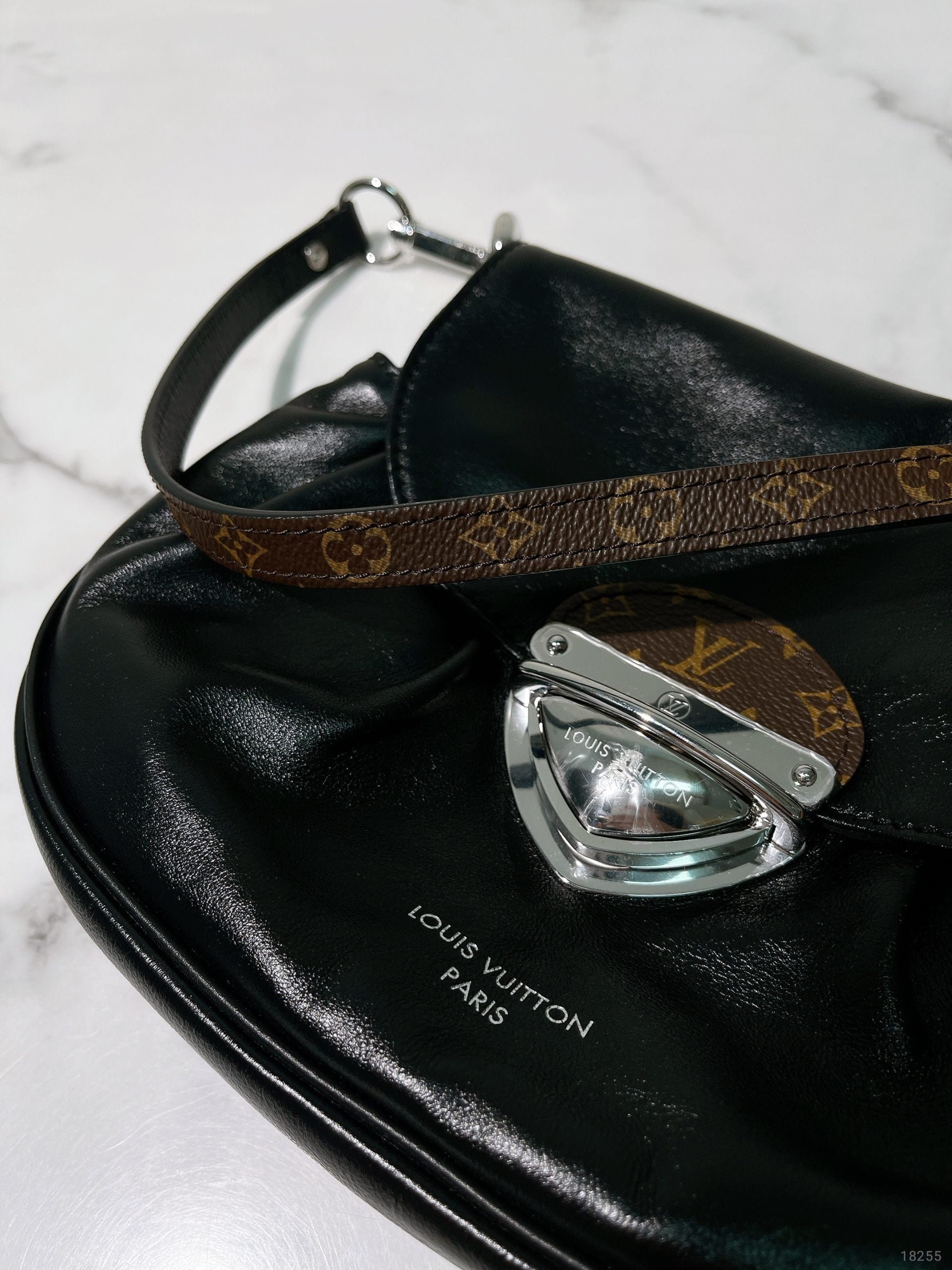 LV SUNSET VIBE, Black/Silver