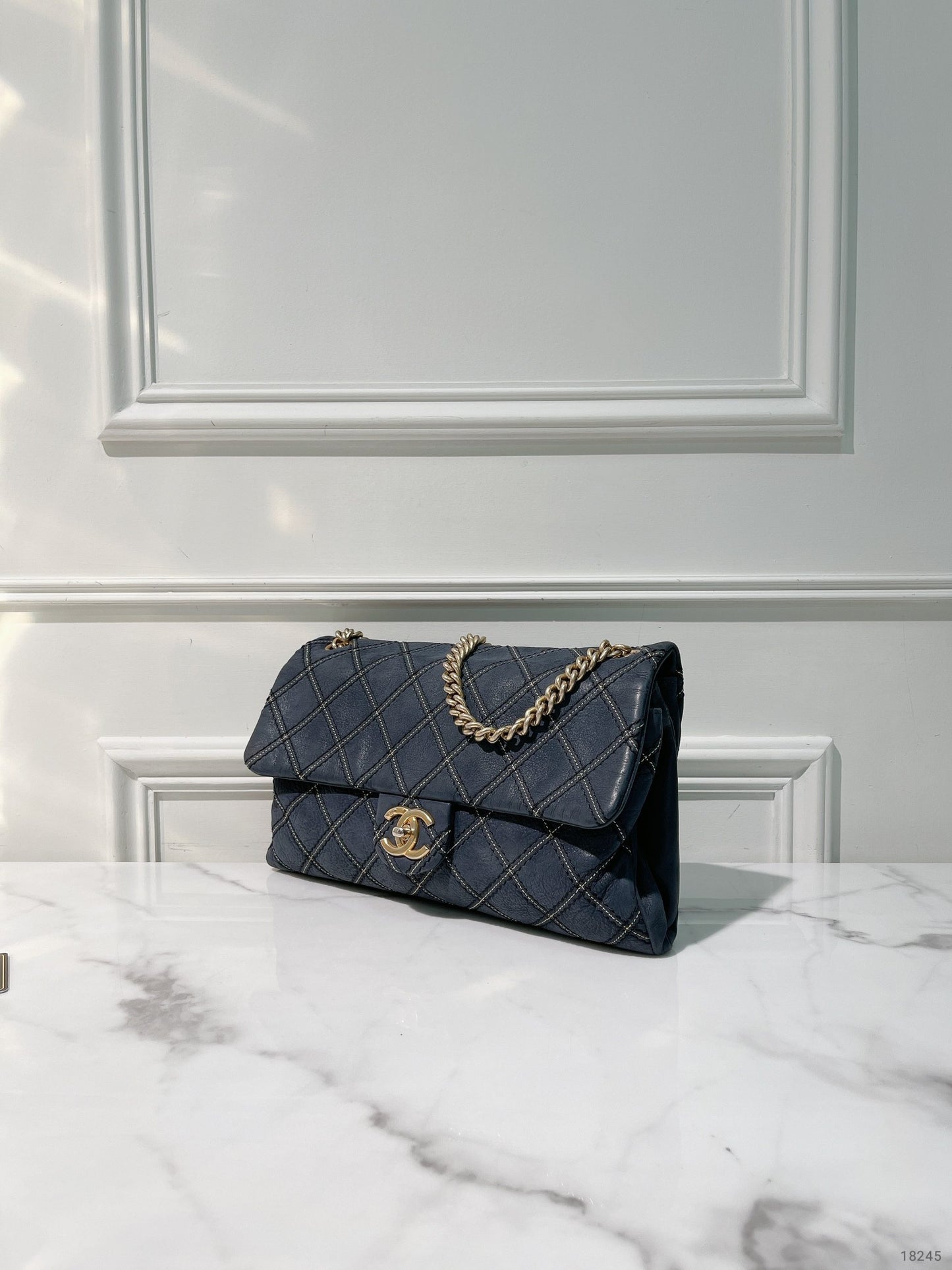 CHANEL VINTAGE FLAP, Navy/Gold