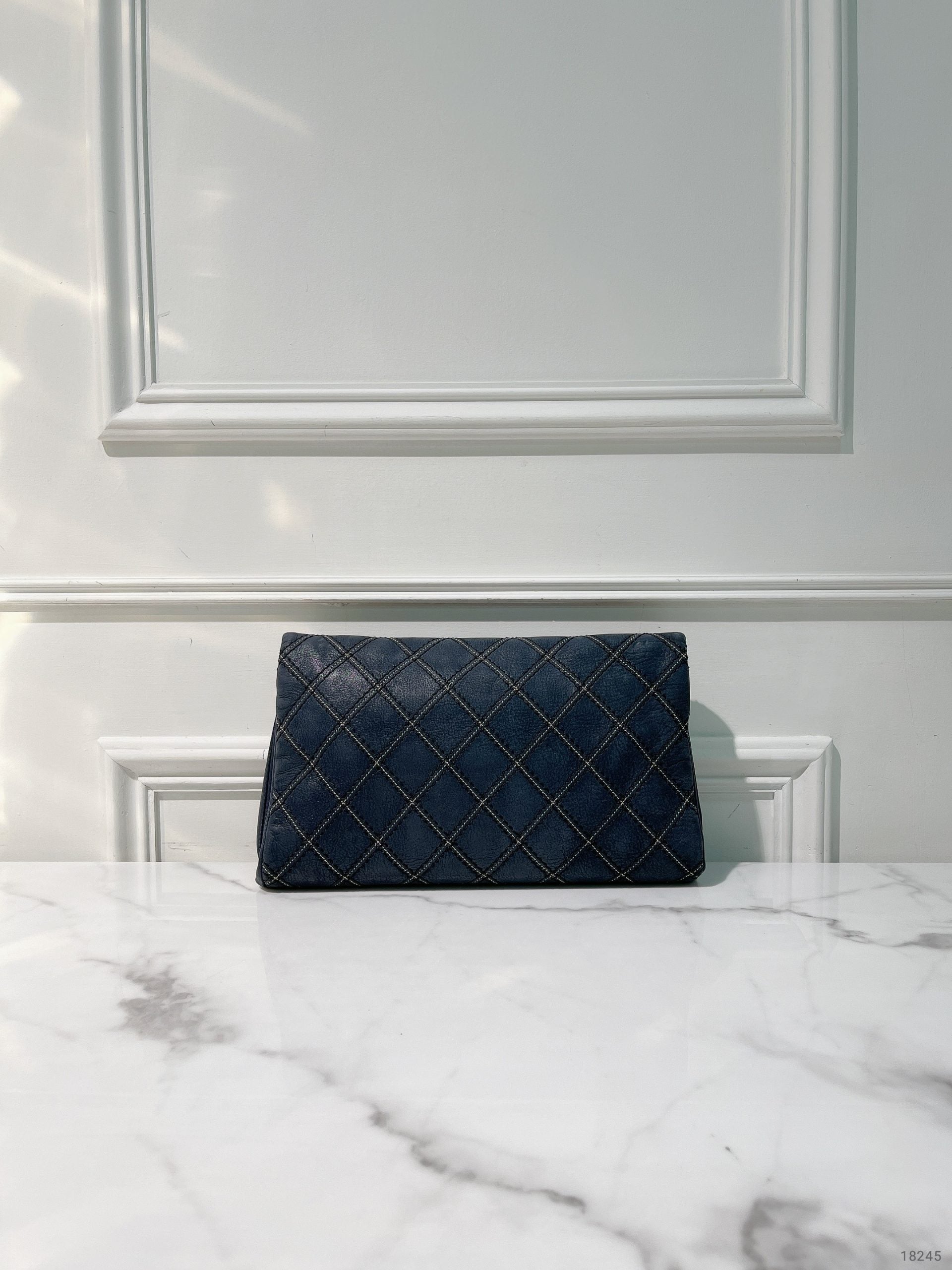 CHANEL VINTAGE FLAP, Navy/Gold