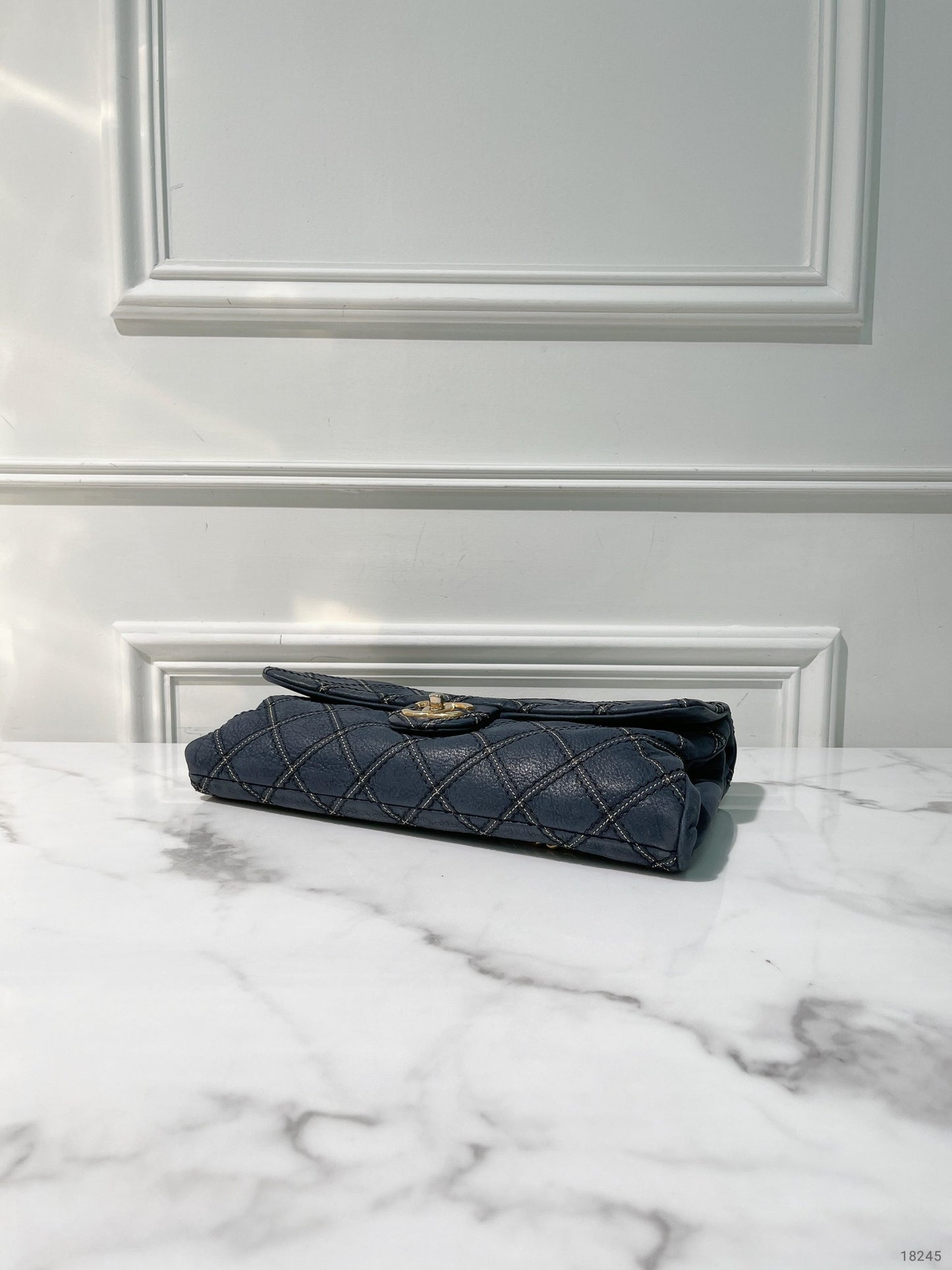 CHANEL VINTAGE FLAP, Navy/Gold