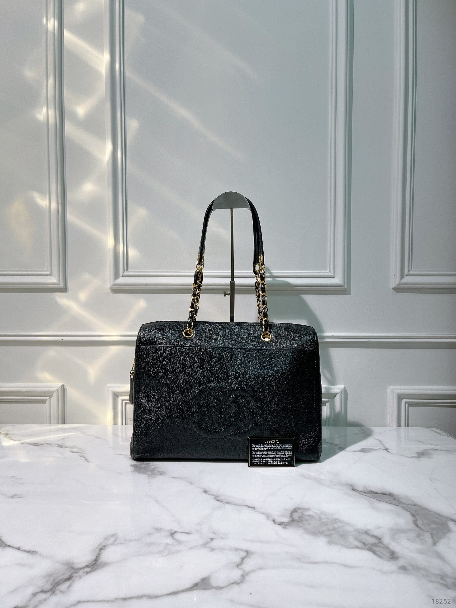 CHANEL VINTAGE ZIP SHOULDER BAG