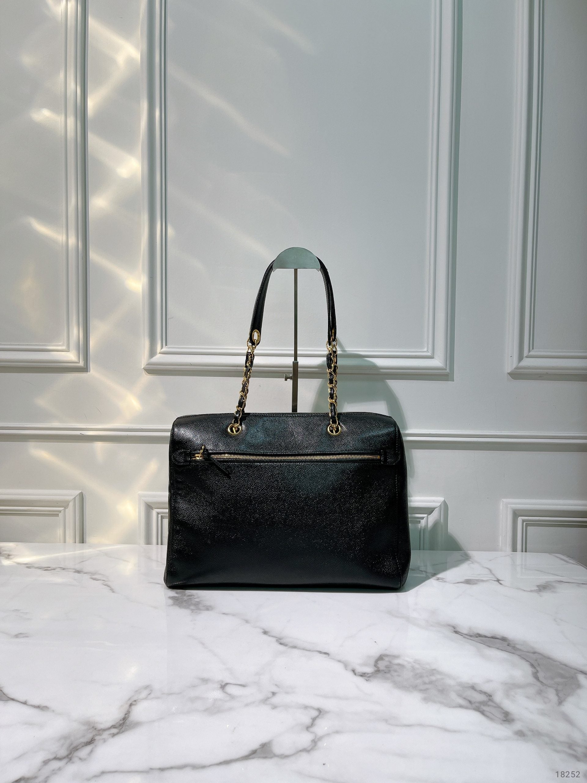 CHANEL VINTAGE ZIP SHOULDER BAG