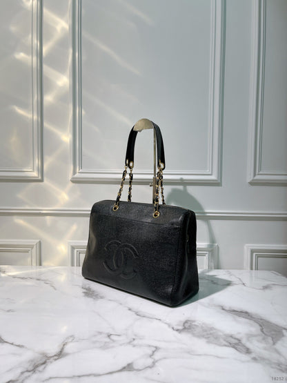 CHANEL VINTAGE ZIP SHOULDER BAG