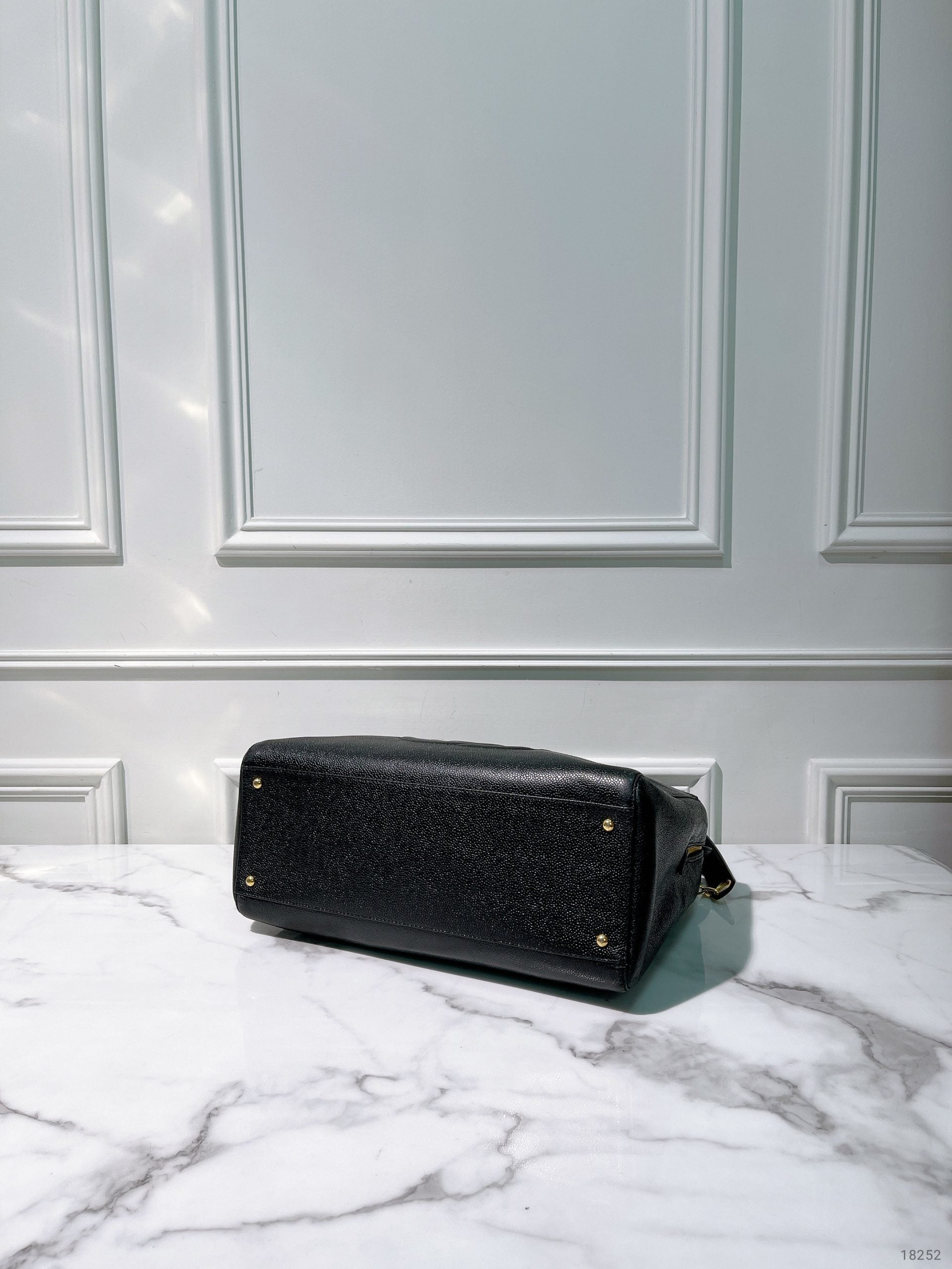 CHANEL VINTAGE ZIP SHOULDER BAG