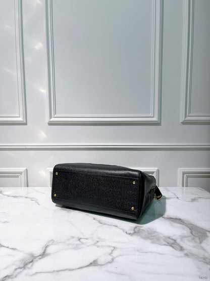 CHANEL VINTAGE ZIP SHOULDER BAG