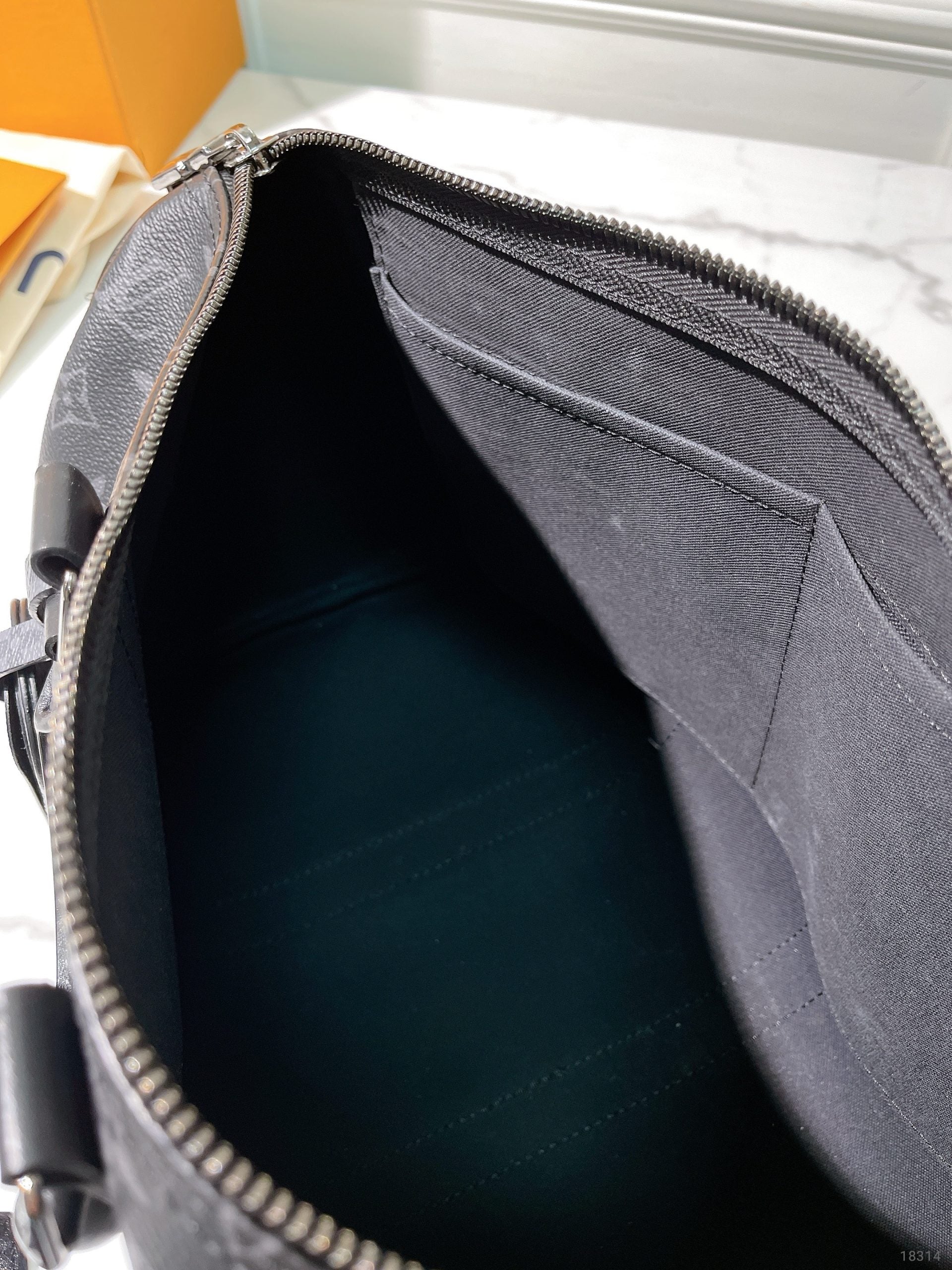 LV KEEPALL BANDOULIERE 35, Monogram Eclipse