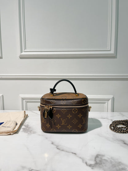 LV VANITY CASE PM, Monogram