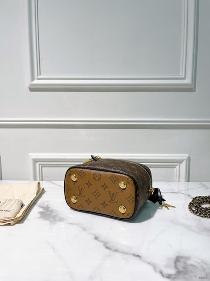 LV VANITY CASE PM, Monogram