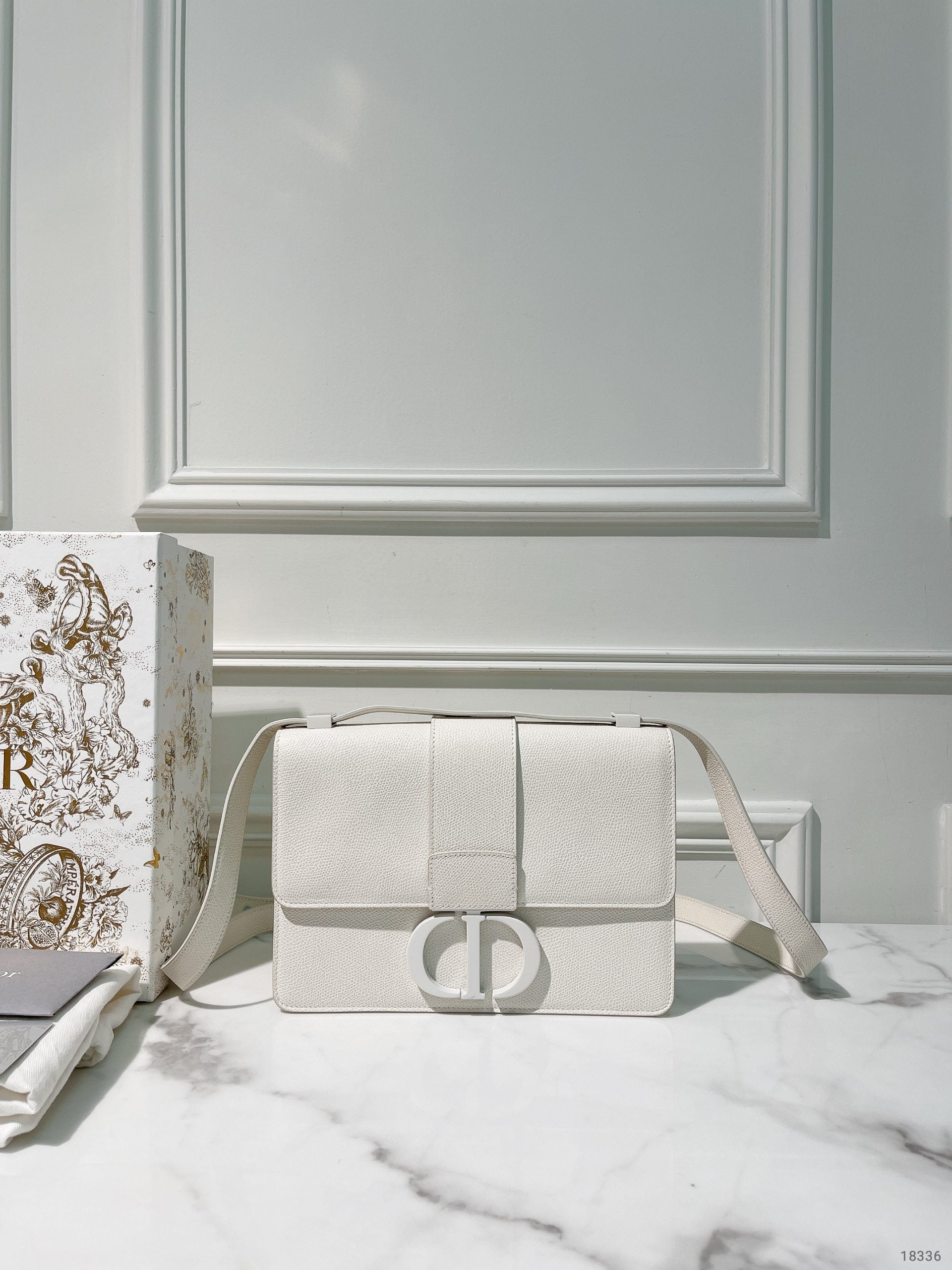 DIOR 30 MONTAIGNE BAG, White