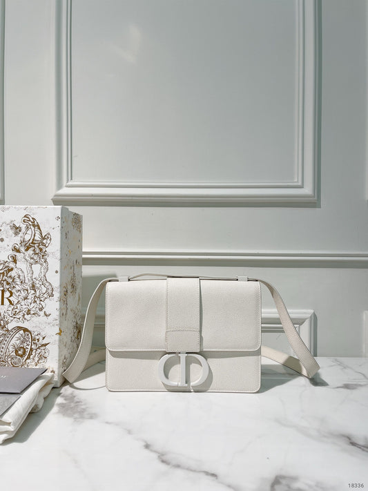 DIOR 30 MONTAIGNE BAG, White