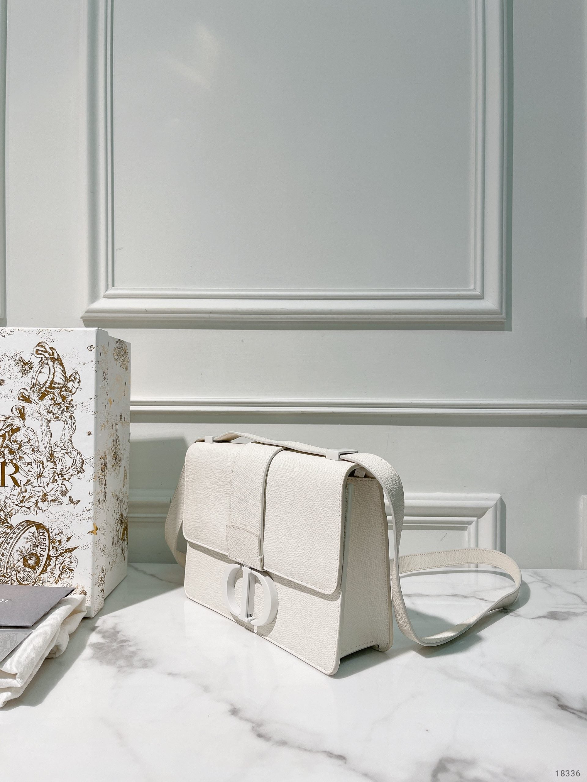 DIOR 30 MONTAIGNE BAG, White