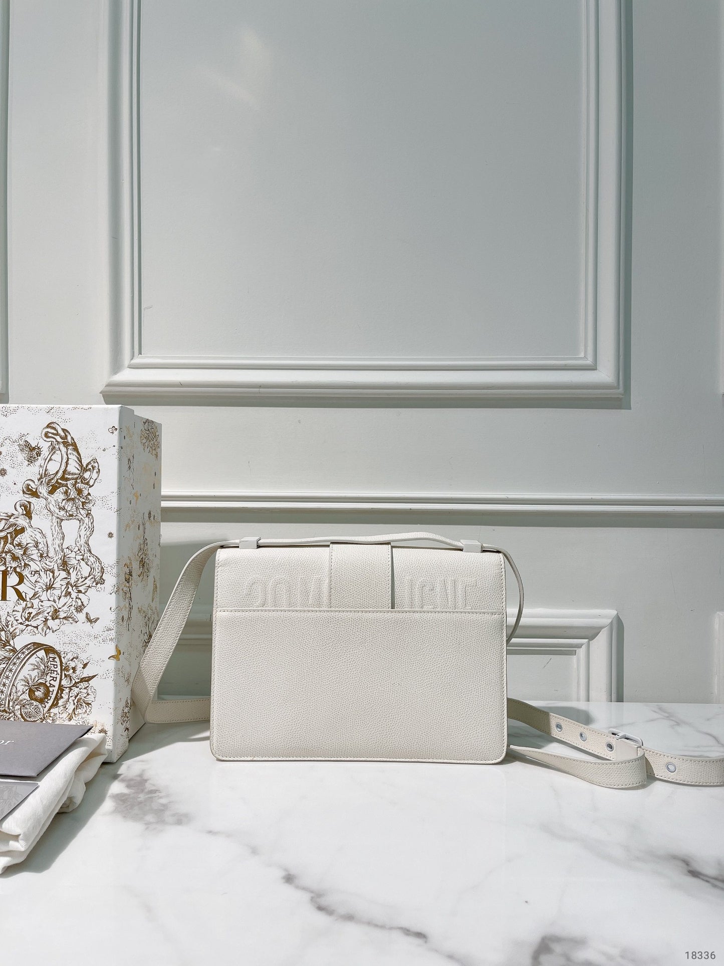 DIOR 30 MONTAIGNE BAG, White