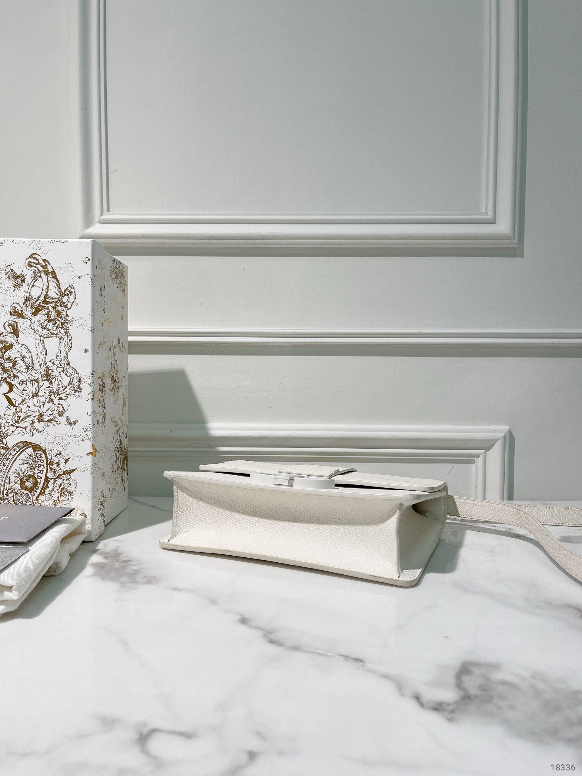 DIOR 30 MONTAIGNE BAG, White