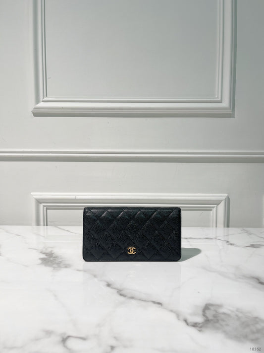 CHANEL CLASSIC FLAP WALLET, Black/Gold