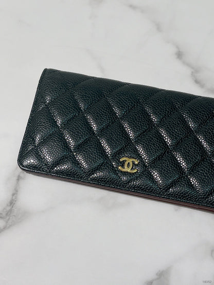 CHANEL CLASSIC FLAP WALLET, Black/Gold