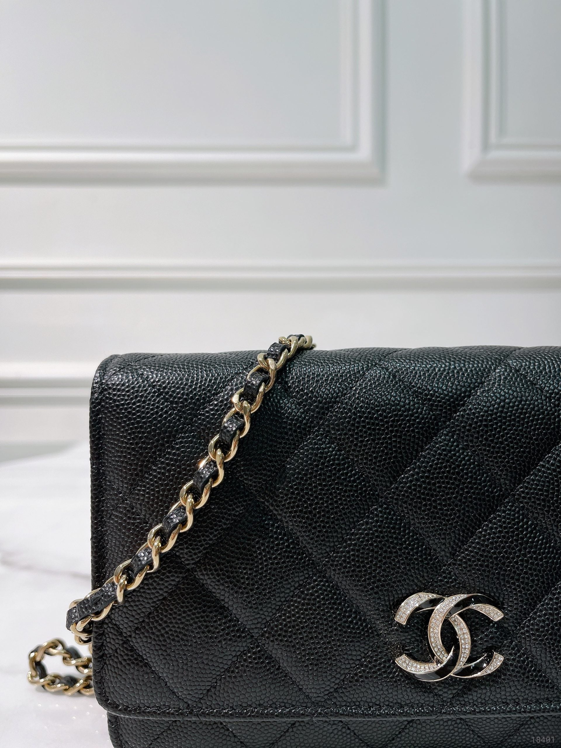 CHANEL 23S WOC, Black/Gold