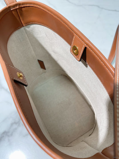 CELINE SMALL BUCKET CUIR TRIOMPHE