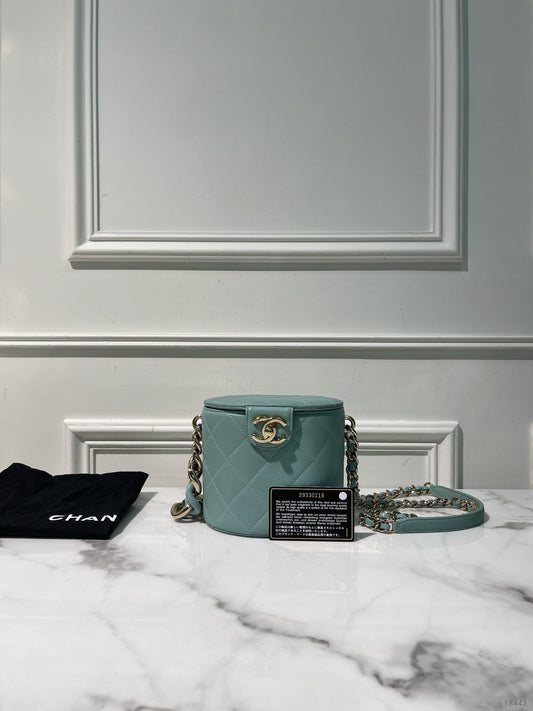 CHANEL VANITY CASE, Mint Green/Gold