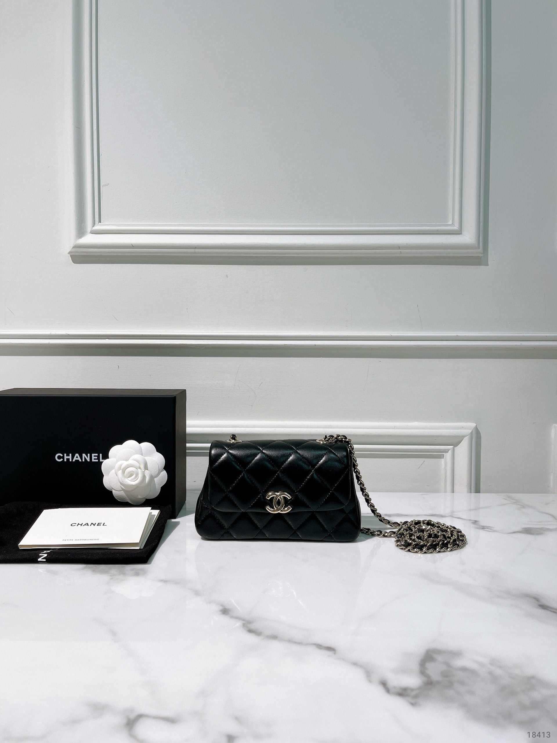 CHANEL 25S MINI FLAP, Black/Gold