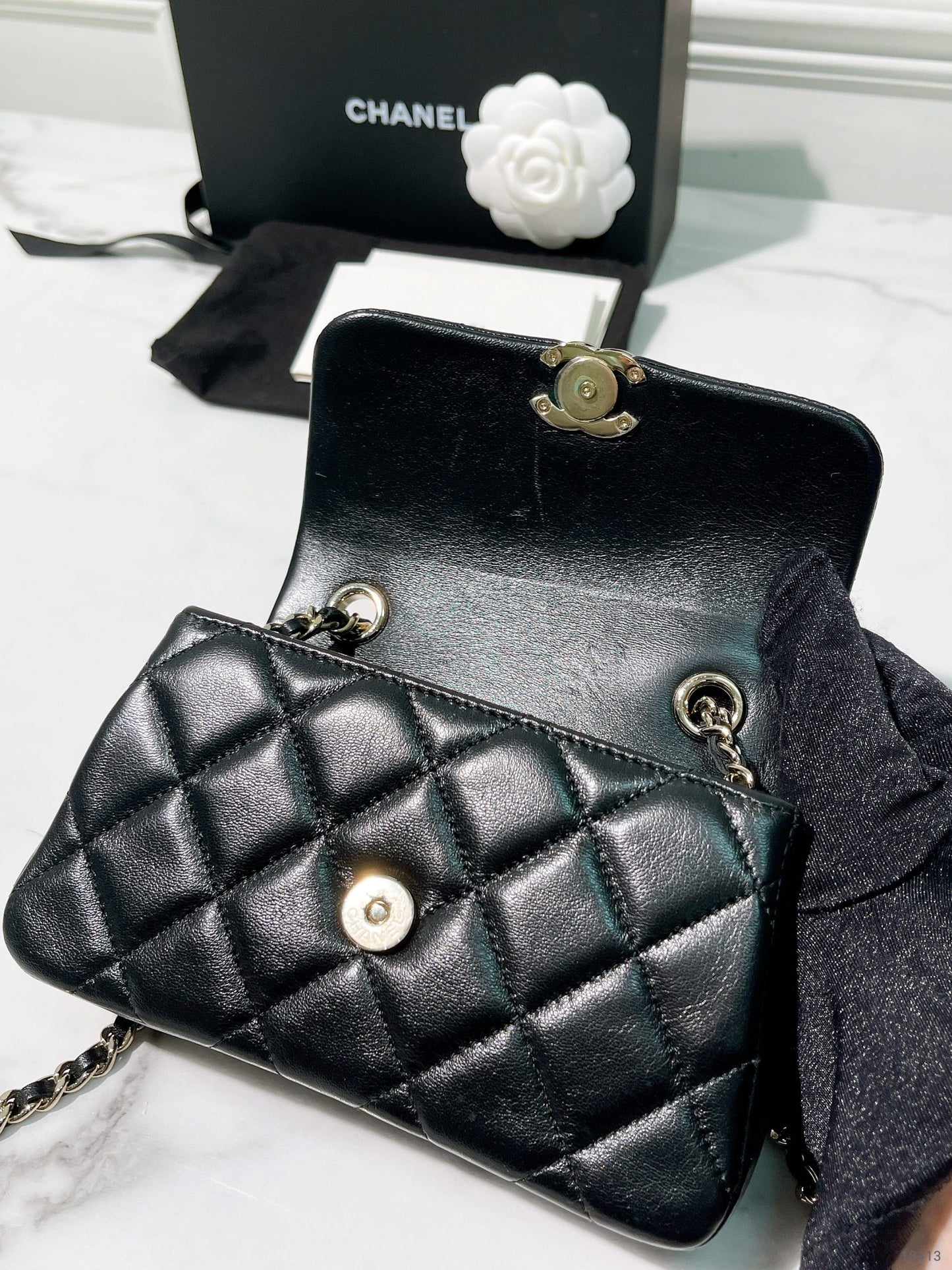 CHANEL 25S MINI FLAP, Black/Gold