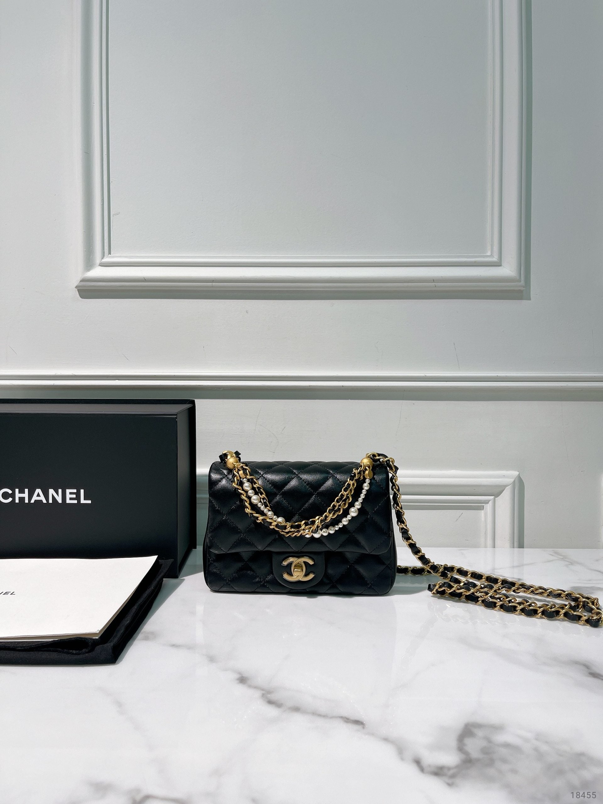 CHANEL 24P MINI SQUARE, Black/Gold