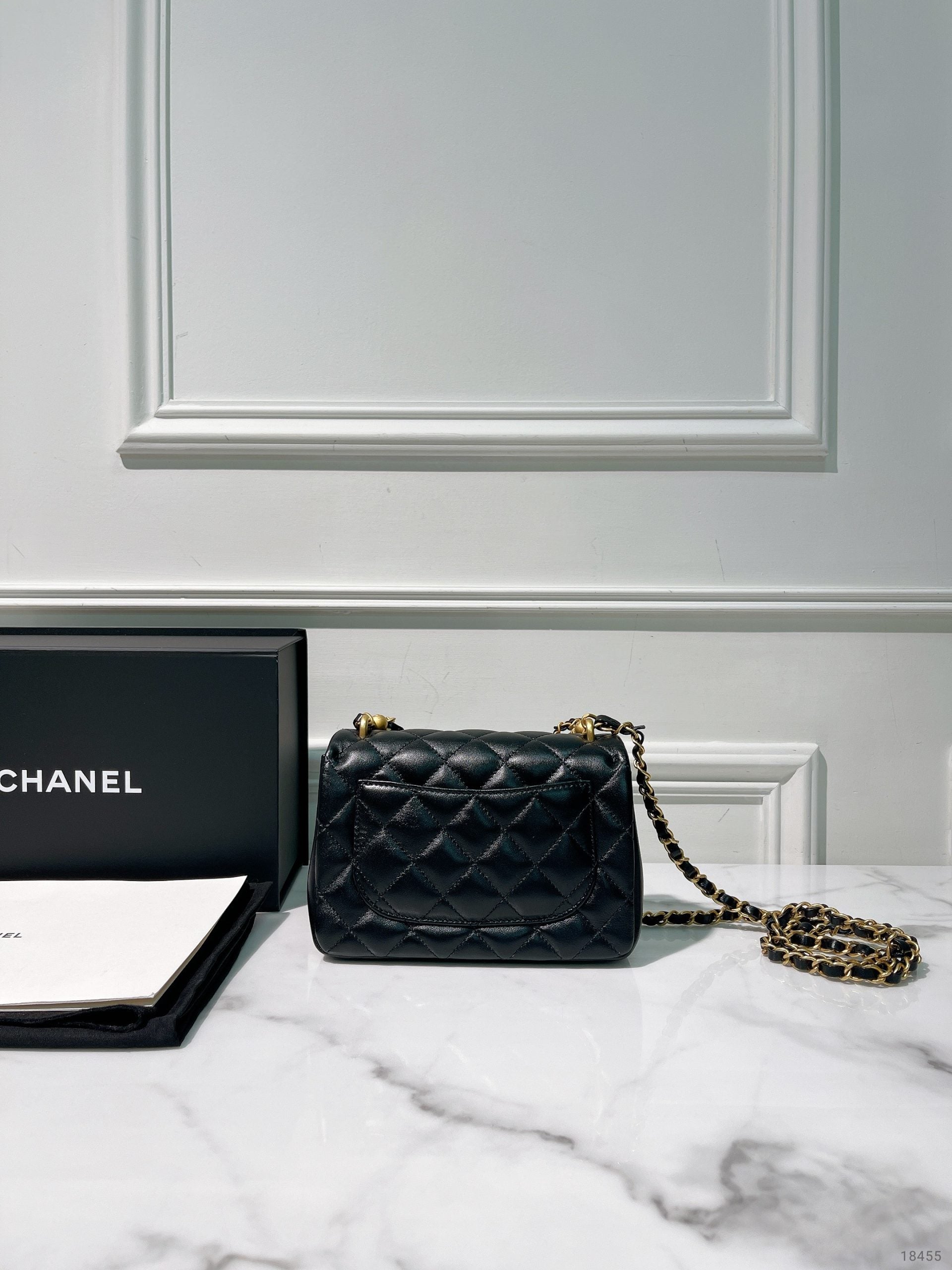 CHANEL 24P MINI SQUARE, Black/Gold