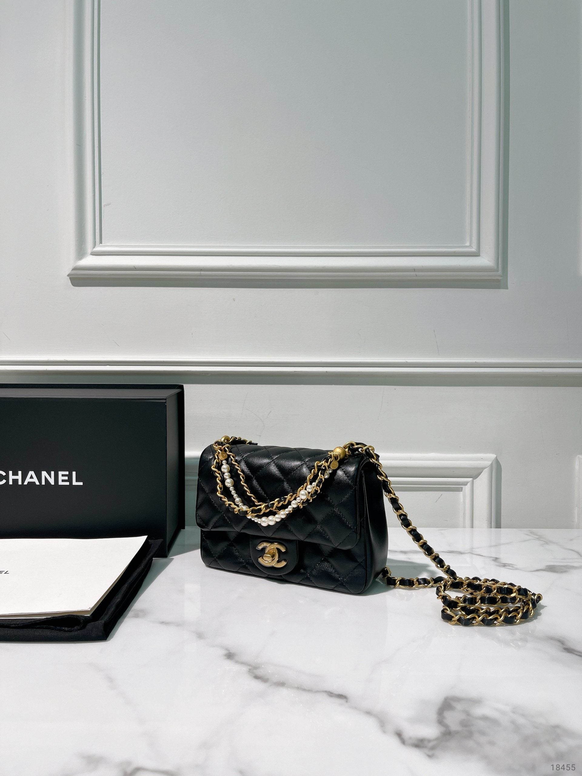 CHANEL 24P MINI SQUARE, Black/Gold