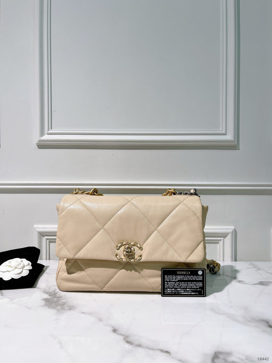 CHANEL 19 BAG, Beige/Gold