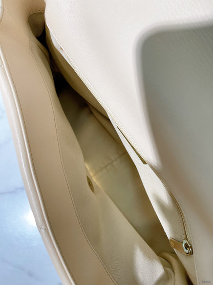 CHANEL 19 BAG, Beige/Gold