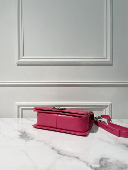 CHANEL MEDIUM BOY HANDBAG, Pink/Silver