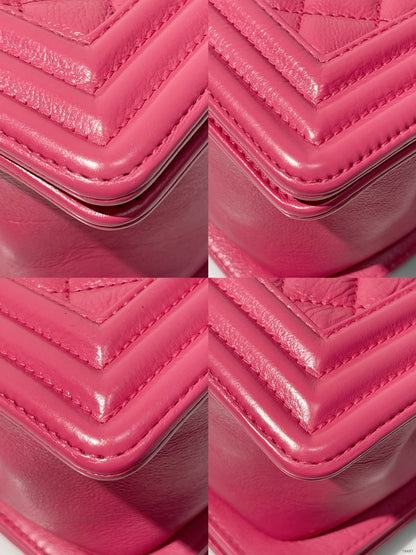 CHANEL MEDIUM BOY HANDBAG, Pink/Silver