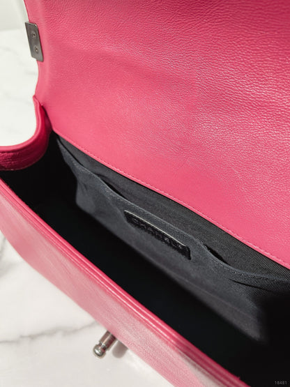 CHANEL MEDIUM BOY HANDBAG, Pink/Silver