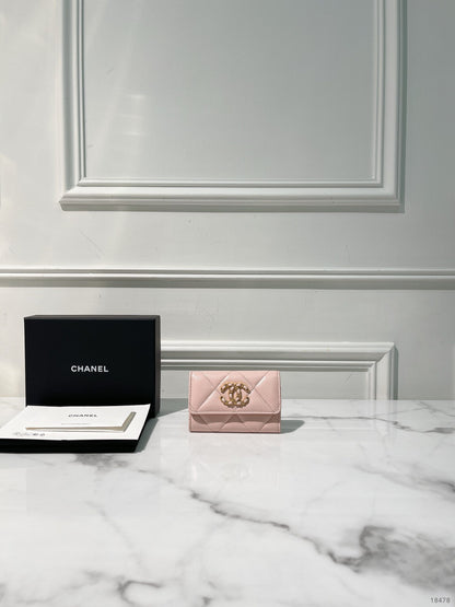 CHANEL 19 CARD HOLDER, Pink/Gold