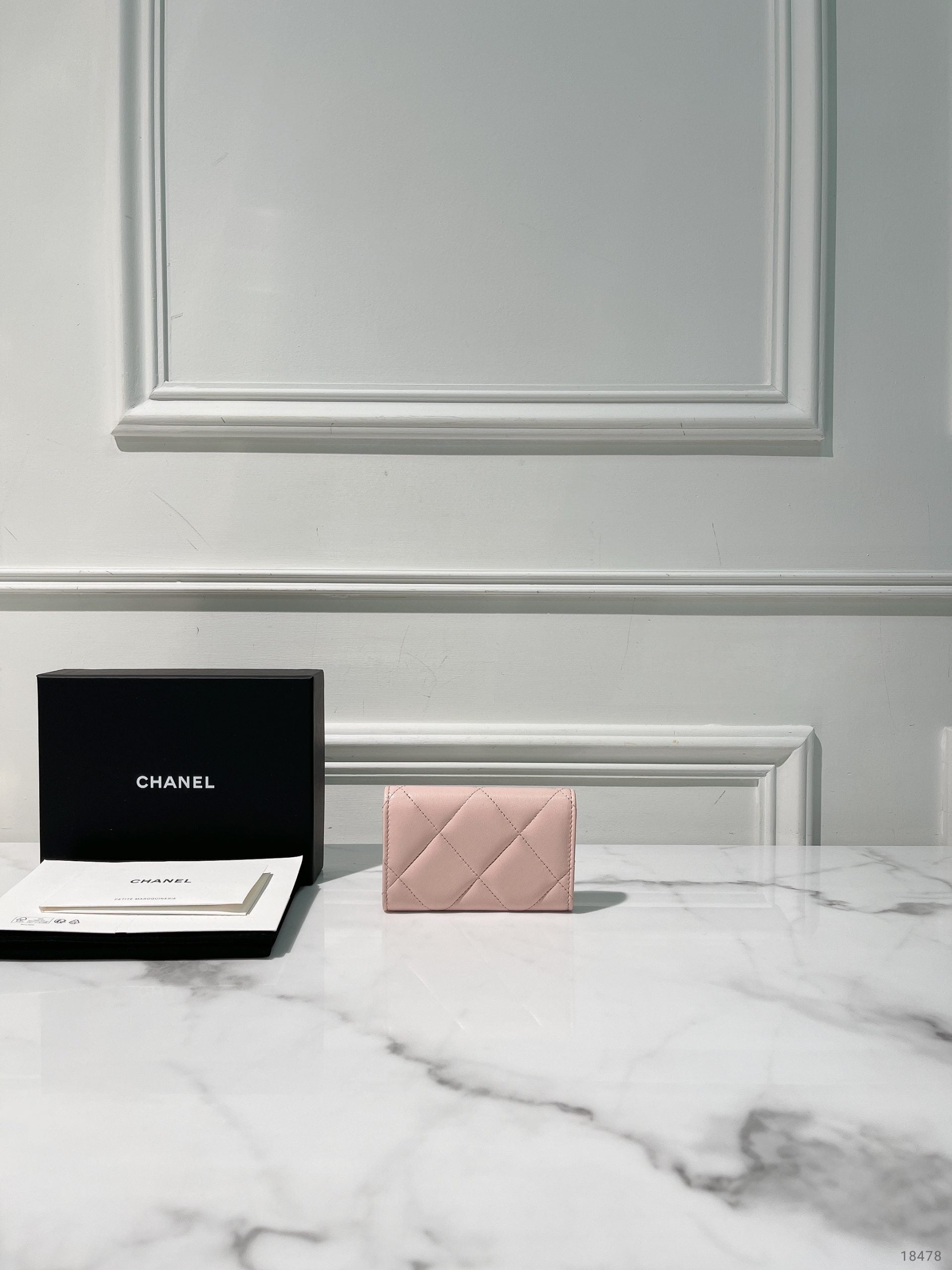 CHANEL 19 CARD HOLDER, Pink/Gold