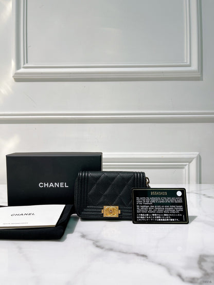 CHANEL BOY CARD HOLDER, Black/Gold